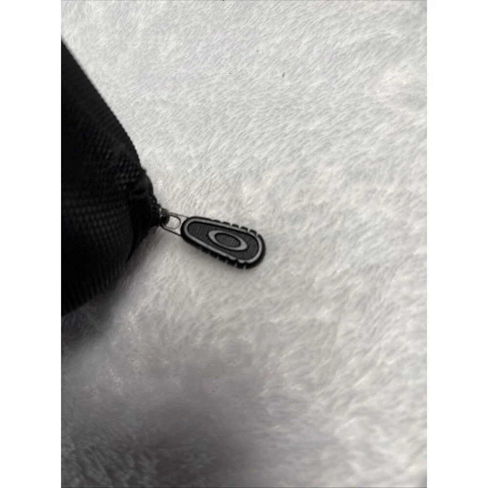 Oakley Hard Sunglasses Case W/Zipper Black w/ Grey Logo Eyewear Protector